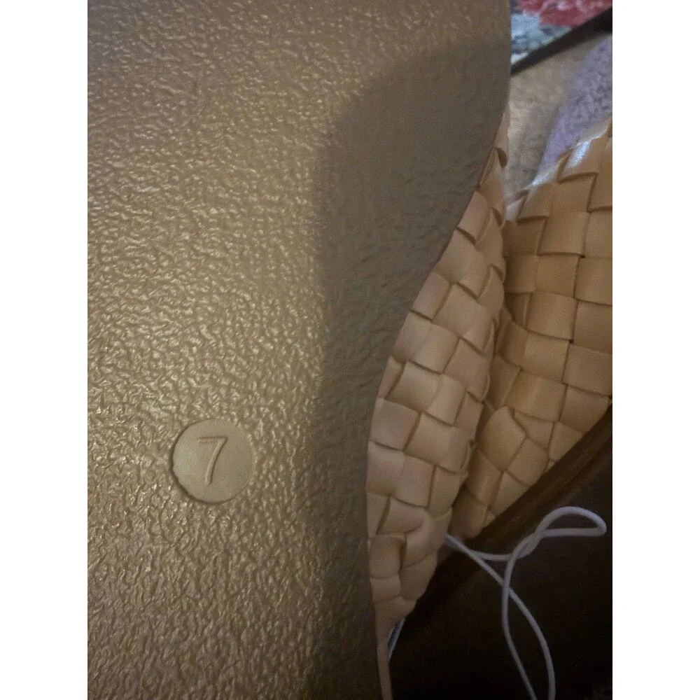 Universal Thread selling brand